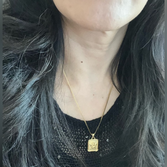 New 18k Gold Stainless Steel Angel Pendant Necklace - Picture 5 of 10